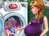 Беременная Анна стирает одежду